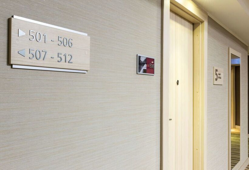 ホテル Hampton By Hilton Iasi