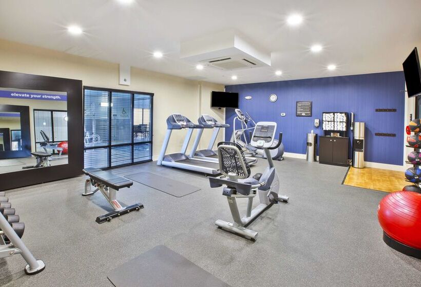 ホテル Hampton Inn & Suites Alliance