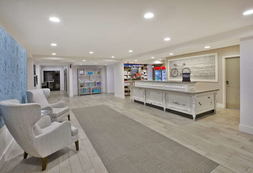 ホテル Hampton Inn & Suites Alliance