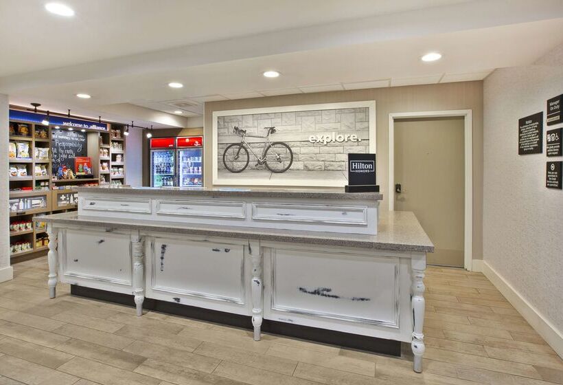 ホテル Hampton Inn & Suites Alliance