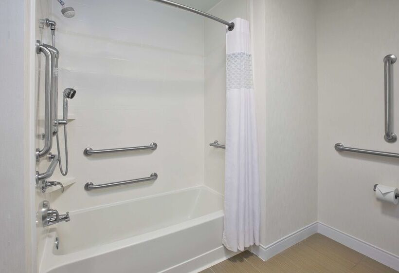 ホテル Hampton Inn & Suites Alliance