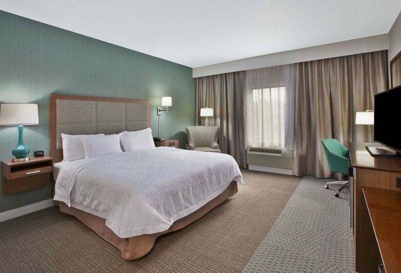 ホテル Hampton Inn & Suites Alliance