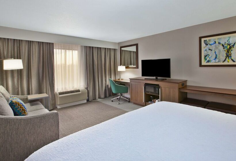 هتل Hampton Inn & Suites Alliance