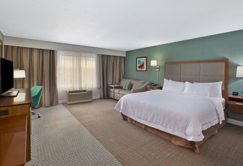 هتل Hampton Inn & Suites Alliance