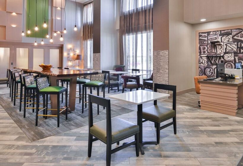 فندق Hampton Inn & Suites Altoonades Moines