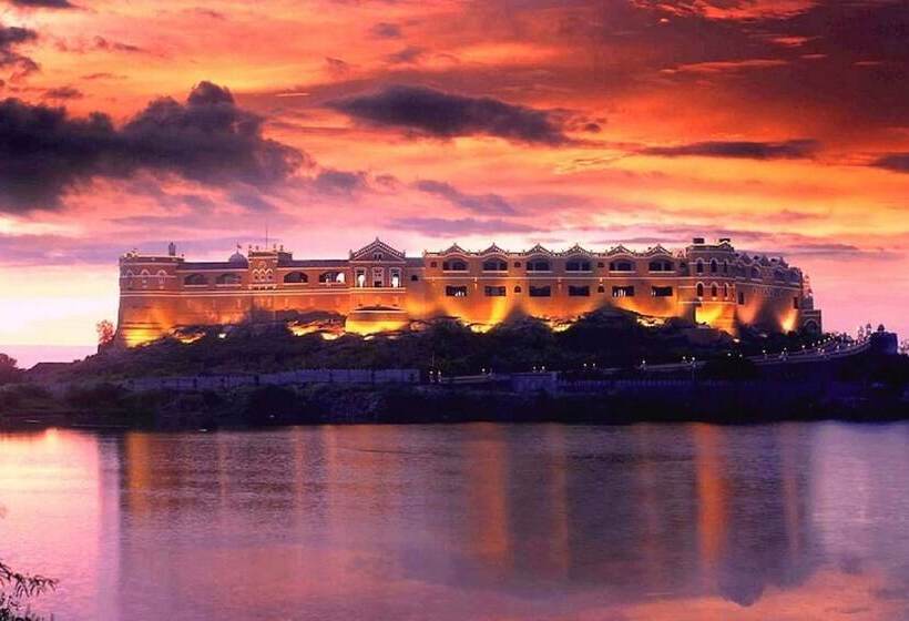 호텔 Heritage Khirasara Palace