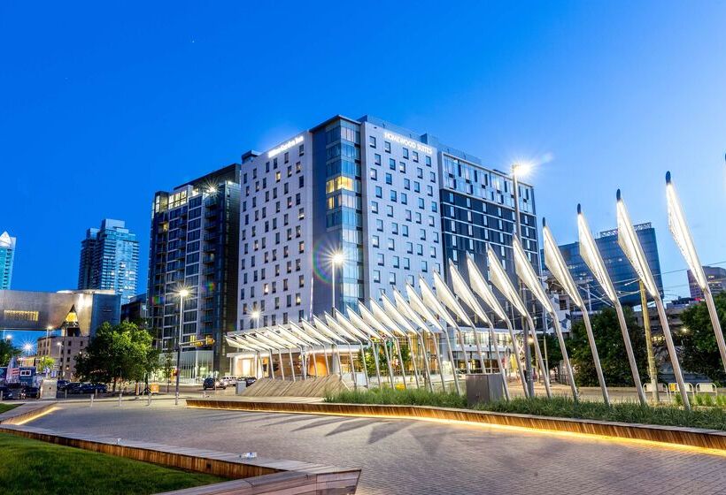 בית מלון כפרי Hilton Garden Inn Calgary Downtown