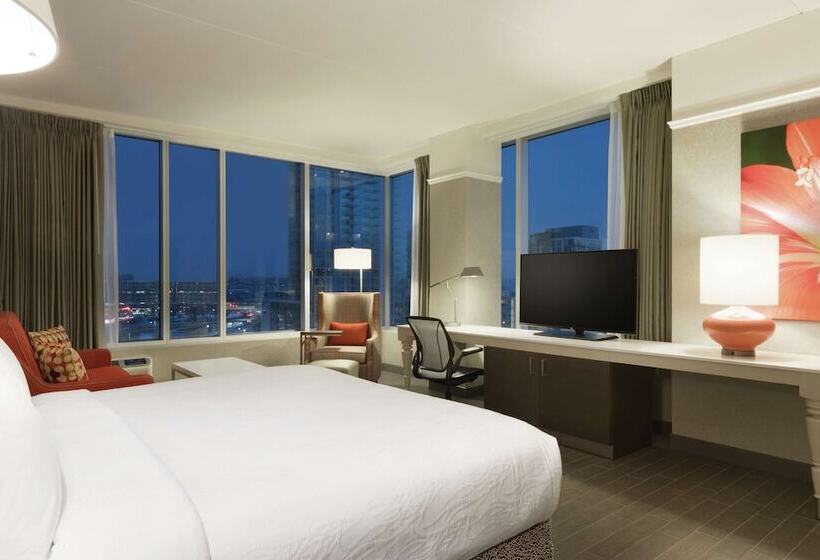 בית מלון כפרי Hilton Garden Inn Calgary Downtown