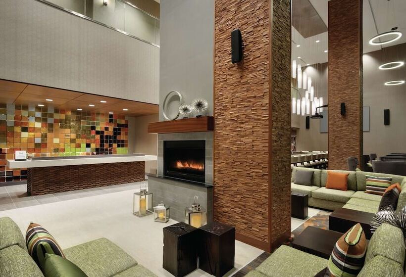 בית מלון כפרי Hilton Garden Inn Calgary Downtown