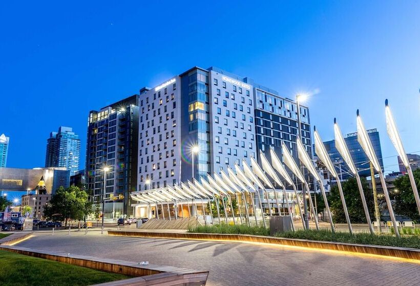 בית מלון כפרי Hilton Garden Inn Calgary Downtown