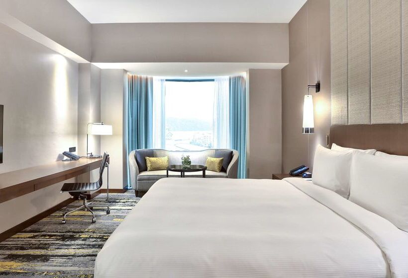 בית מלון כפרי Hilton Kota Kinabalu