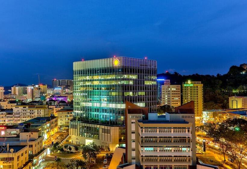 בית מלון כפרי Hilton Kota Kinabalu