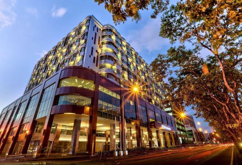 בית מלון כפרי Hilton Kota Kinabalu