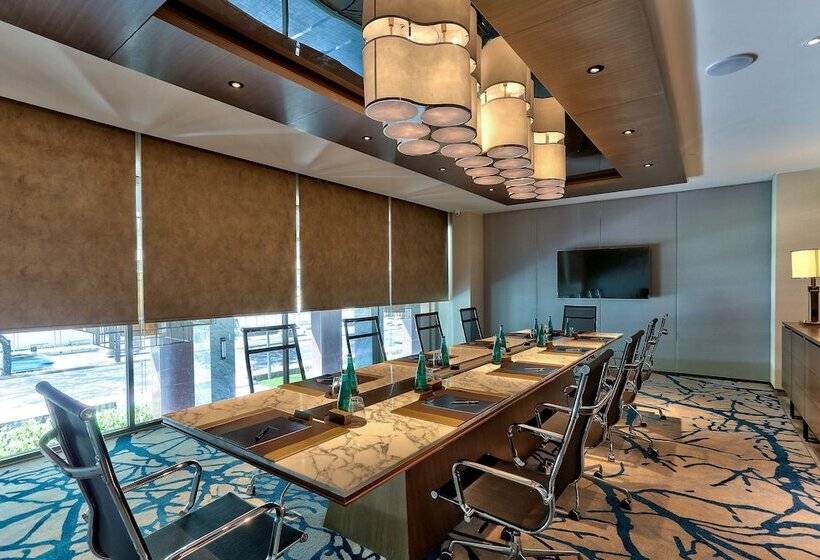 בית מלון כפרי Hilton Kota Kinabalu