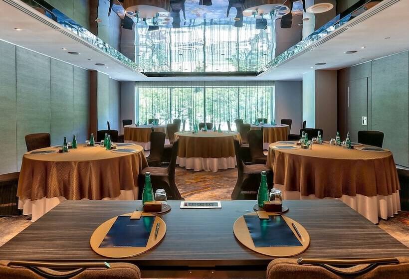 בית מלון כפרי Hilton Kota Kinabalu