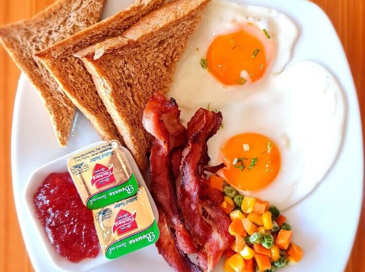 هتل Red Coco Inn De Boracay