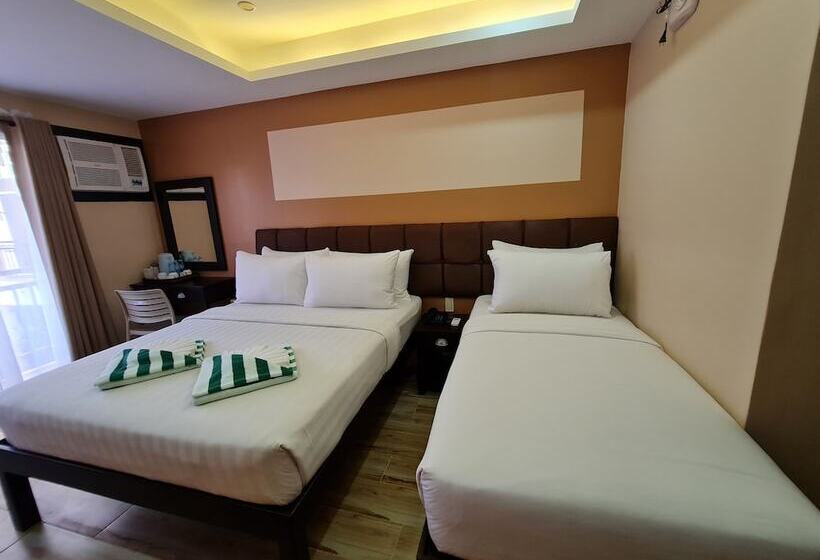 هتل Red Coco Inn De Boracay