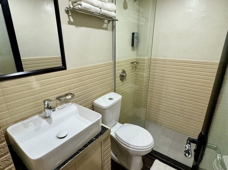 هتل Red Coco Inn De Boracay