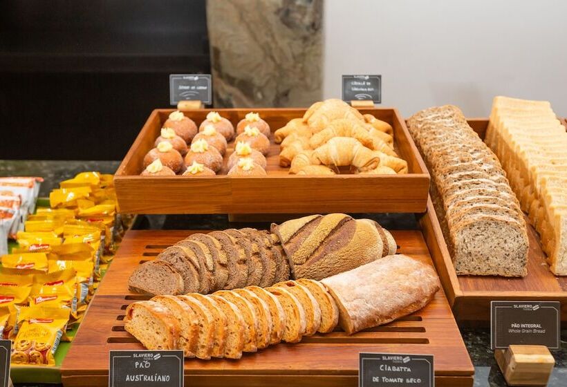 호텔 Slaviero Blumenau