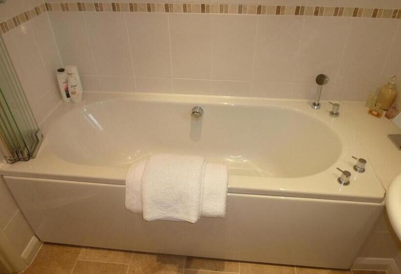 Отель The Coach House