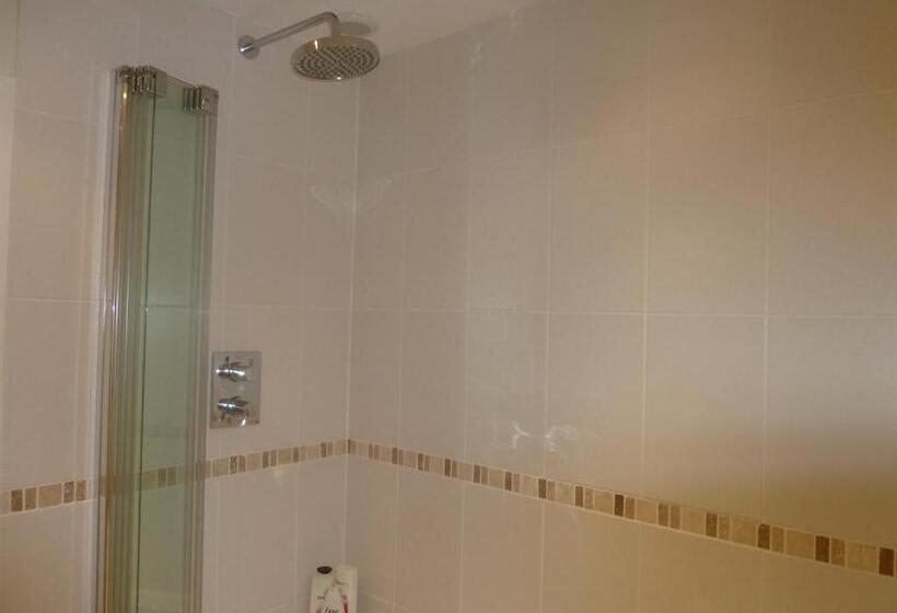 Отель The Coach House