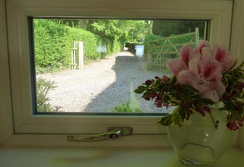 Отель The Coach House