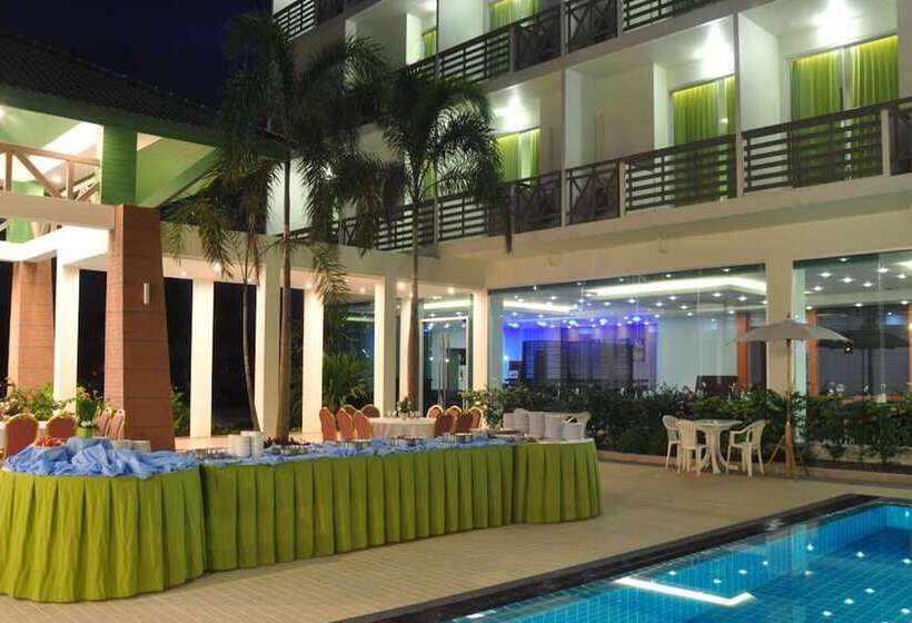 هتل The Flora May Resort