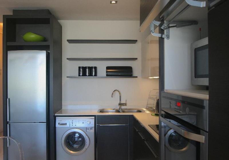 هتل The Residences At Crystal Towers