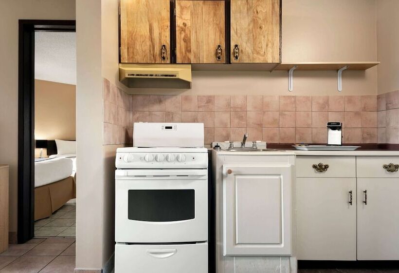 فندق Thriftlodge Edmonton