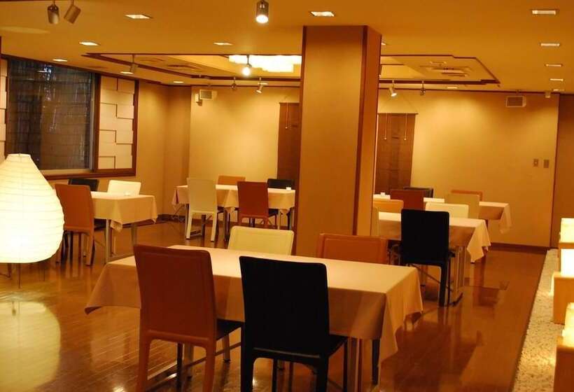 هتل Tsukagoshiyashichibee