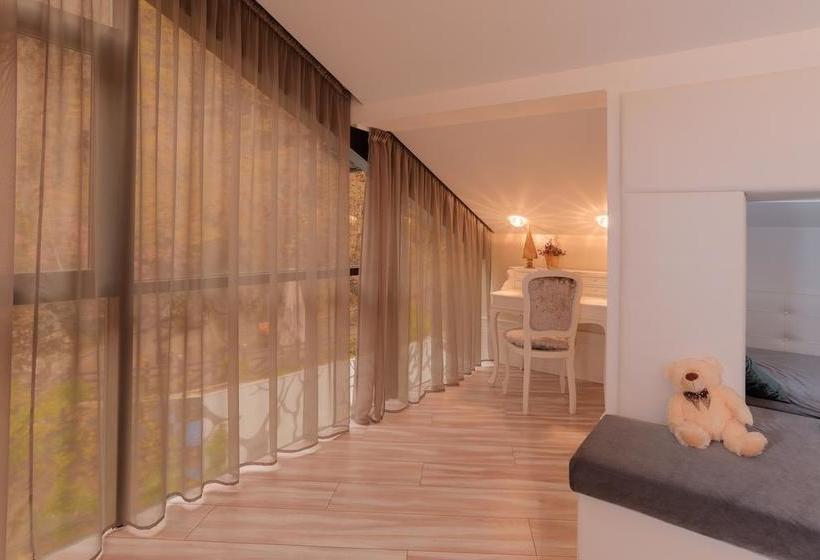 هتل Villa Adriano