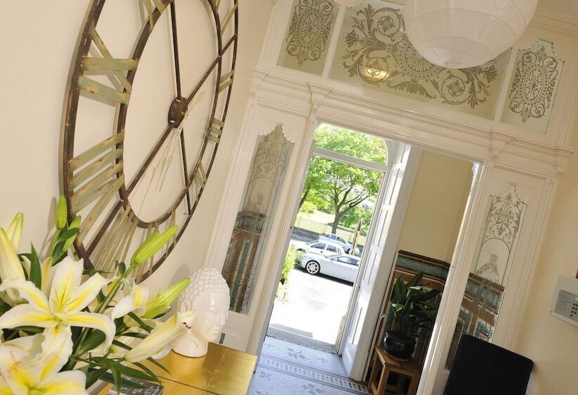 Howarth House Apartments