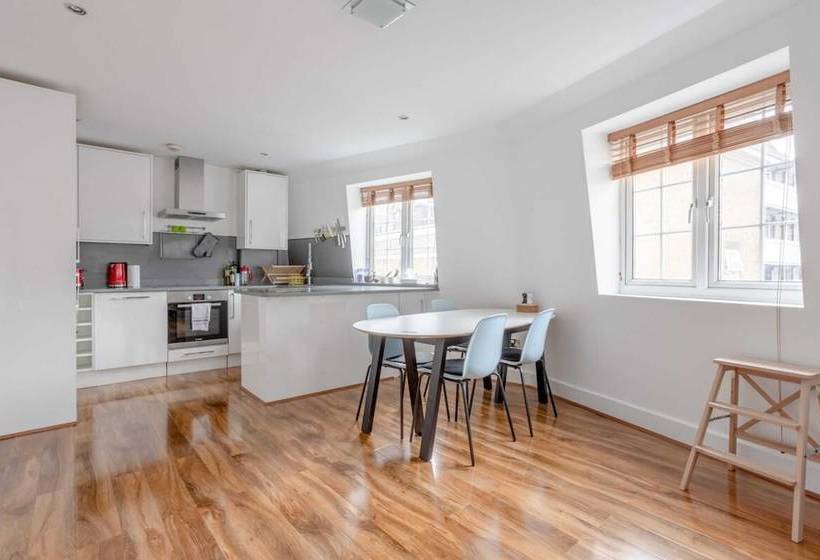 Modern And Central 2 Bedroom Apartment Close To Euston Station
