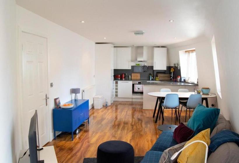 Modern And Central 2 Bedroom Apartment Close To Euston Station