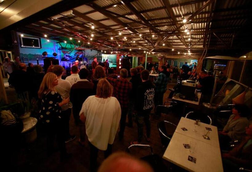 מוטל Tea Gardens