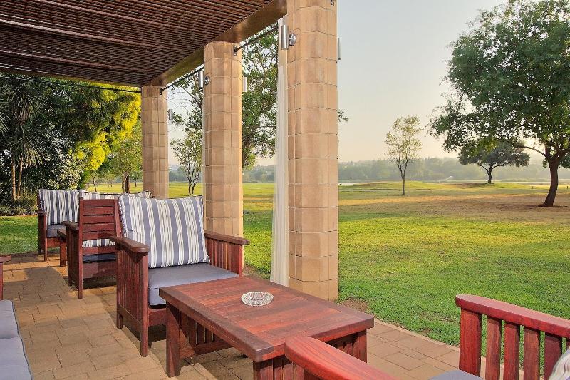 Пансион Centurion Golf Suites Boca Walk