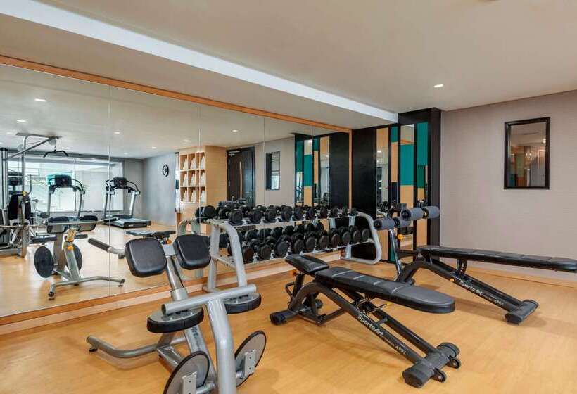 Ramada Hotel And Suites Amwaj Islands