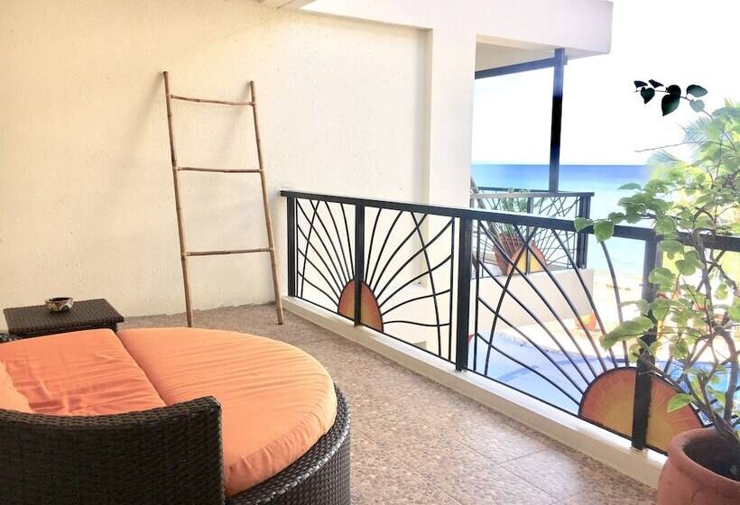 Sunset At Aninuan Beach Resort Powered By Cocotel