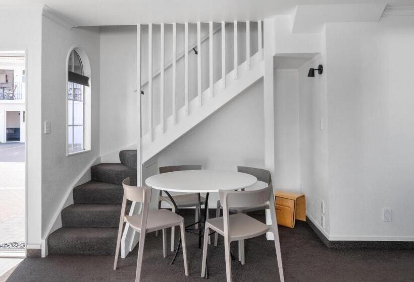 The Mission Belle Motel