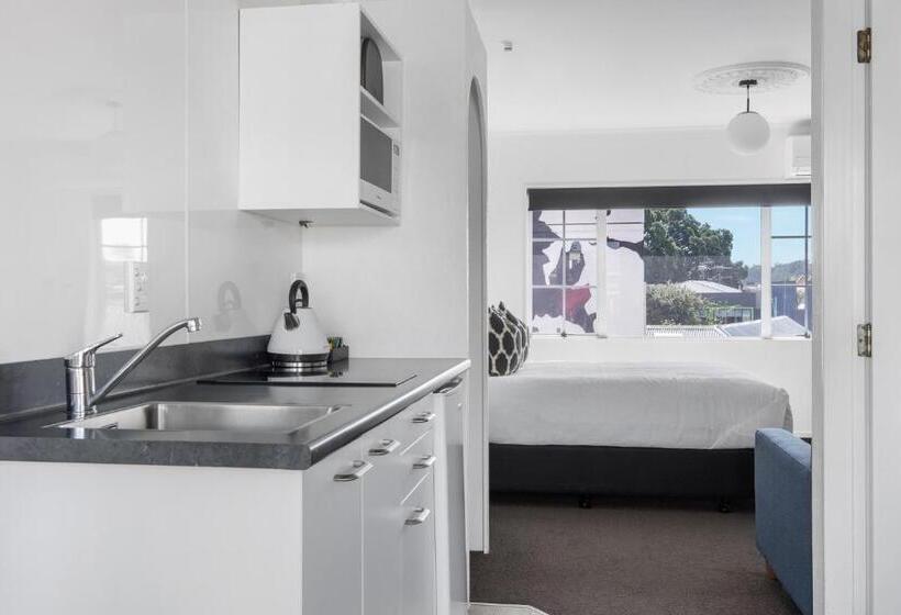 The Mission Belle Motel