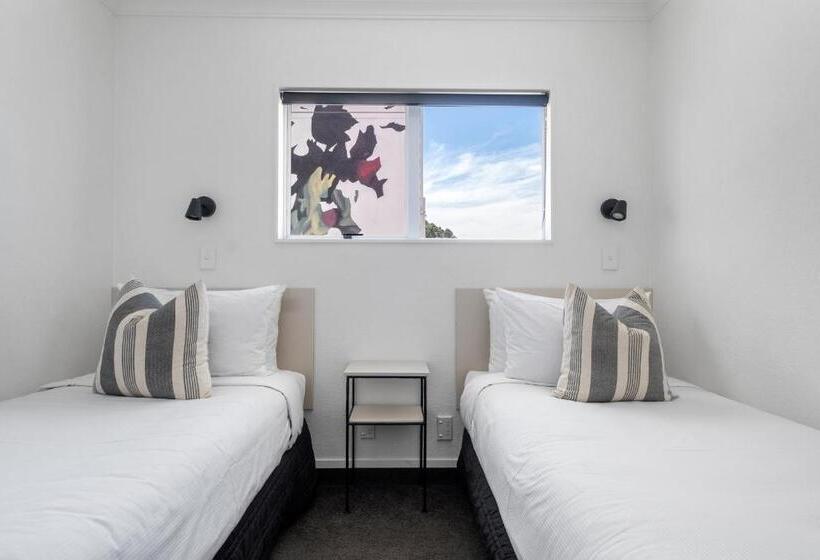 The Mission Belle Motel