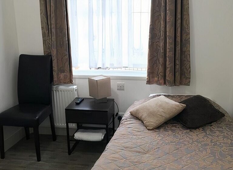 Brighton Beach Inn Hostel