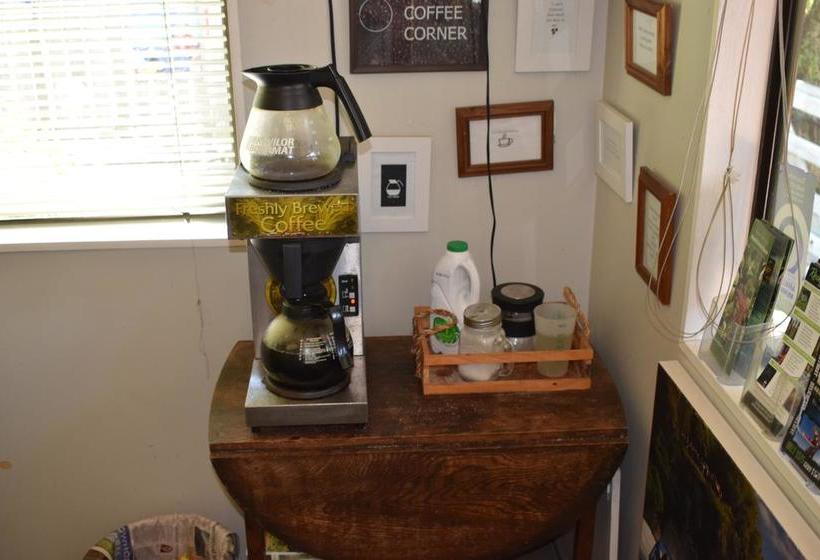 Rainbow Lodge  Hostel