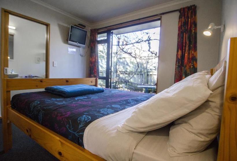 Rainbow Lodge  Hostel