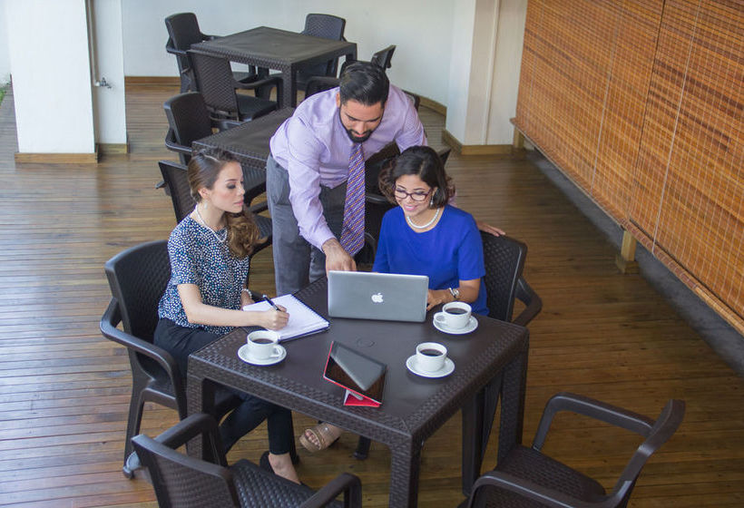 Отель María José Suites