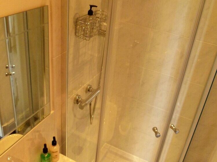 צימר Aberllynfi Riverside Guest House