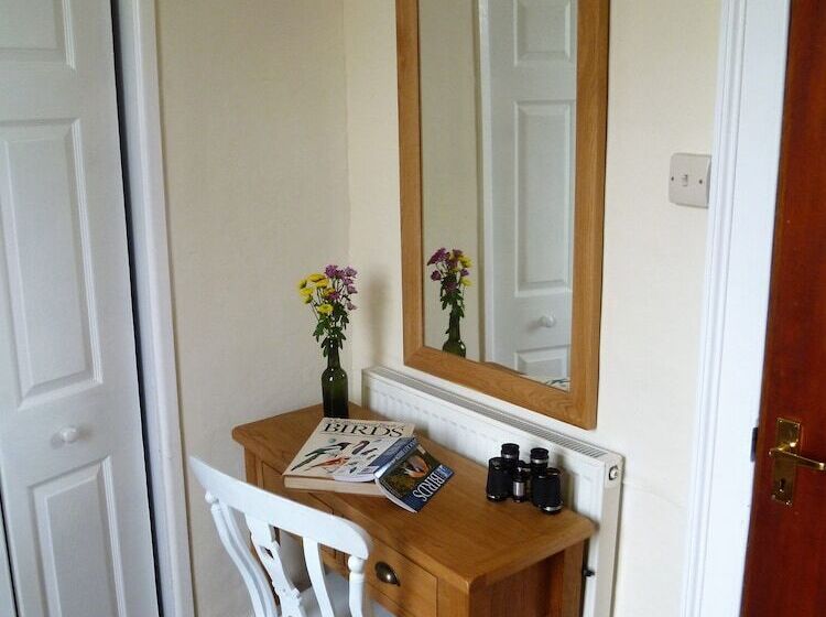 צימר Aberllynfi Riverside Guest House