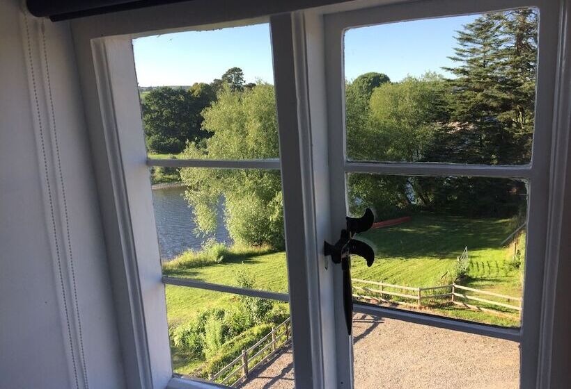 צימר Aberllynfi Riverside Guest House