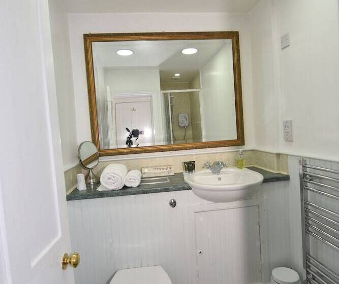 مبيت وإفطار The Abbey Hotel & Apartments