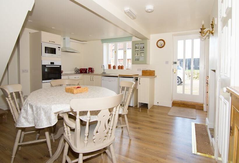 مبيت وإفطار The Abbey Hotel & Apartments